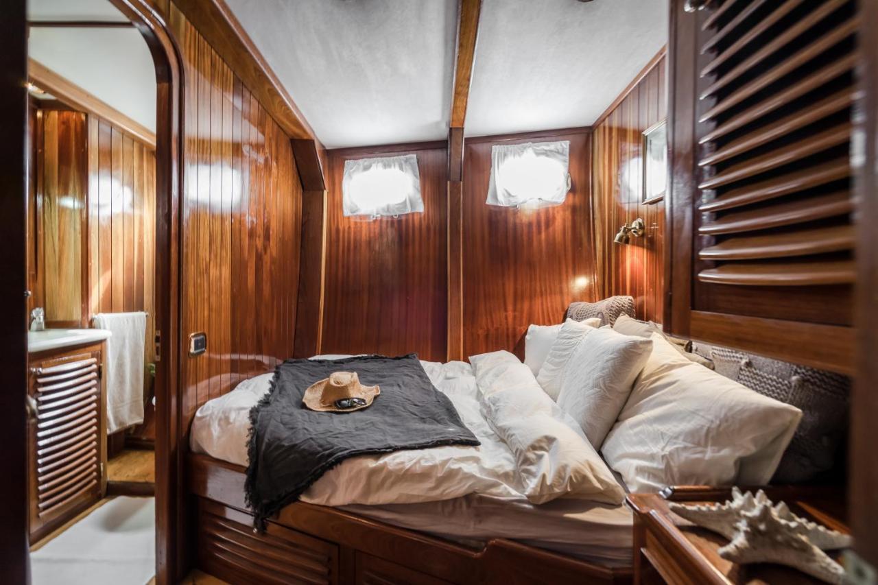 Spacious Yacht Hotel Barcelona City Center 5 Cabins Eksteriør bilde