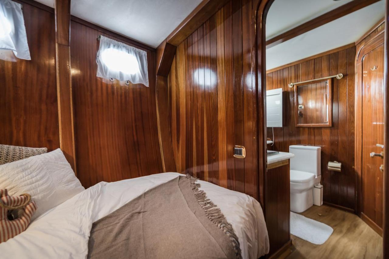 Spacious Yacht Hotel Barcelona City Center 5 Cabins Eksteriør bilde