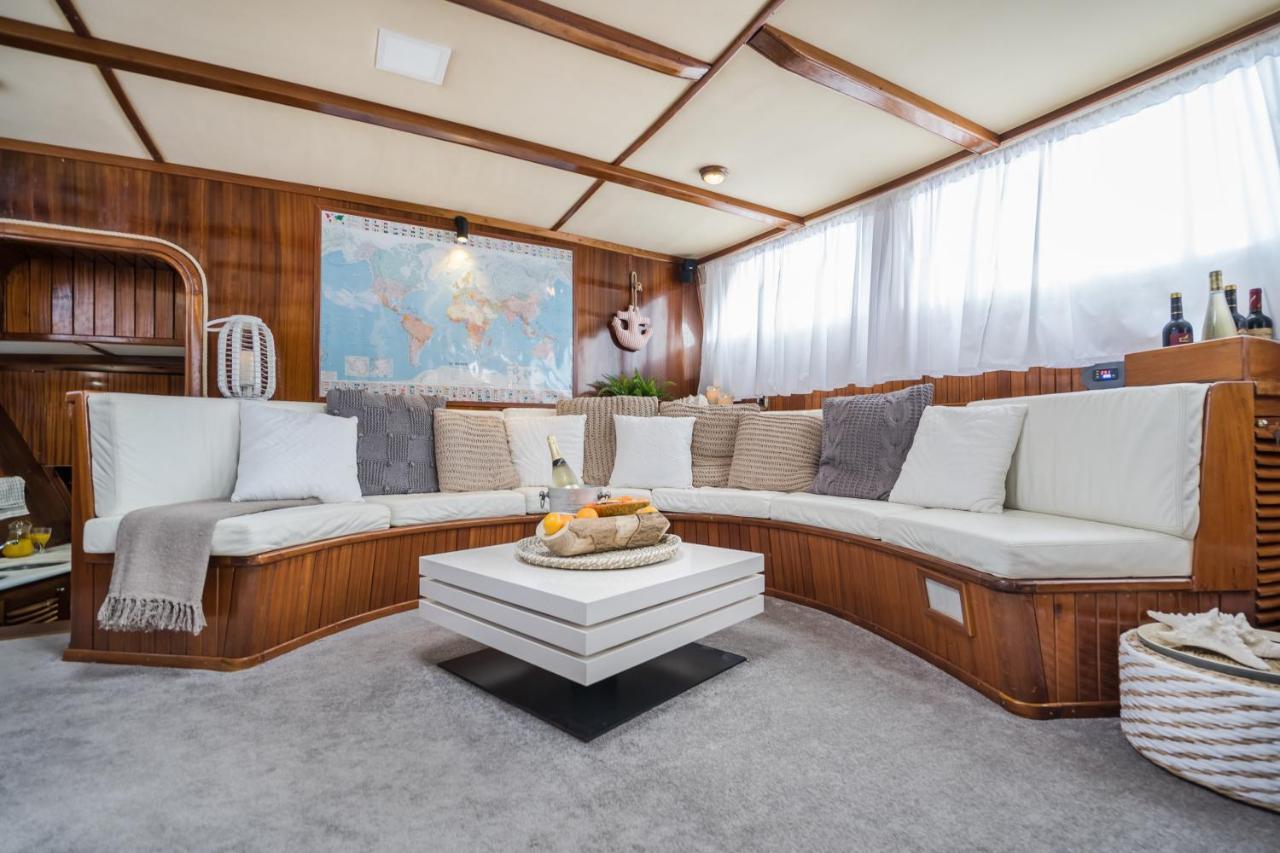 Spacious Yacht Hotel Barcelona City Center 5 Cabins Eksteriør bilde